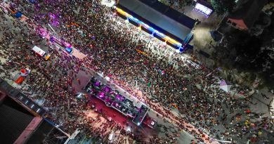 Ita Folia 2026 encerra com Thiago Martins e consagra carnaval histórico na Avenida 22 de Maio