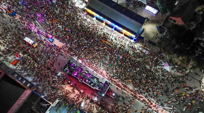 Ita Folia 2026 encerra com Thiago Martins e consagra carnaval histórico na Avenida 22 de Maio