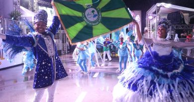 Carnaval de Niterói brilha na estreia da nova passarela mesmo sob chuva