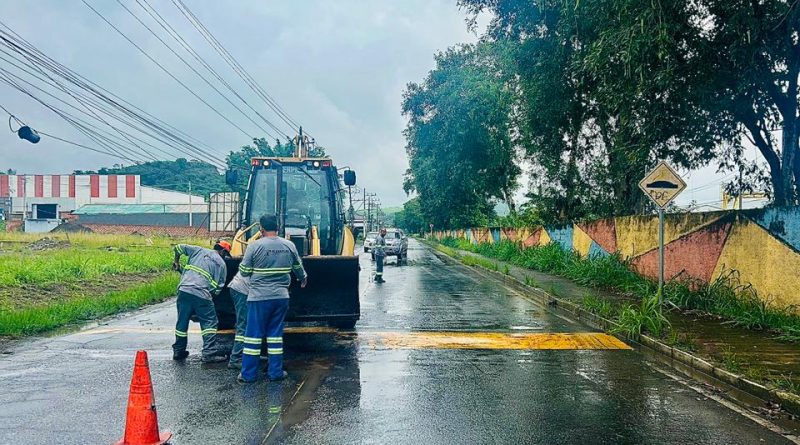 Prefeitura de Pinheiral intensifica recuperação da sinalização viária e operação tapa-buracos para o Carnaval