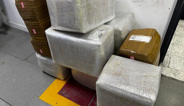 PF apreende 400 kg de cocaína no Aeroporto de Guarulhos/SP e combate tráfico internacional