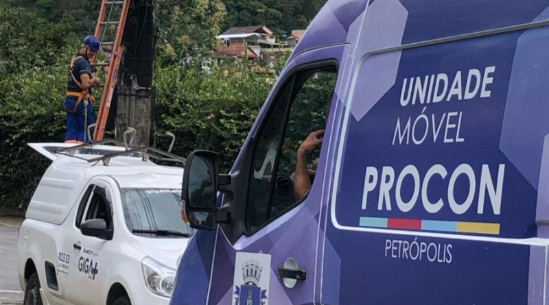 Prefeitura de Petrópolis leva Procon Itinerante na Posse e no Brejal para apoiar moradores afetados por quedas de energia