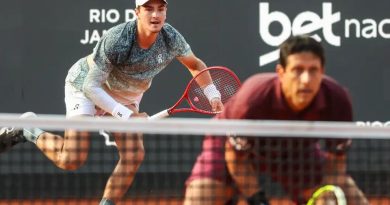 João Fonseca e Marcelo Melo disputam semifinal de duplas no Rio Open