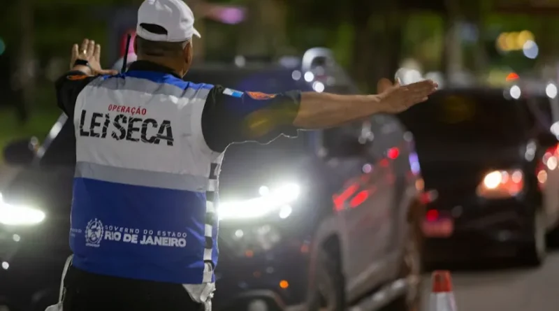 Mais de 2 mil condutores são abordados pela Lei Seca nos dois primeiros dias de Carnaval