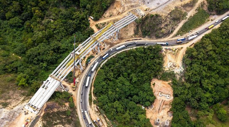 Desmontes de rochas na Serra das Araras continua nos dias , 23, 24, 25, 26 e 28 de fevereiro