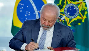 Lula sanciona reajuste no Legislativo e veta furos no teto constitucional
