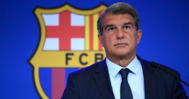 Laporta renuncia à presidência do Barcelona para concorrer à reeleição; entenda