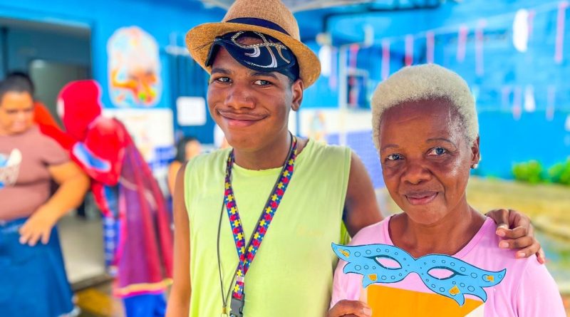 São João de Meriti: CRAS de Jardim Íris promove atividade de Carnaval para idosos