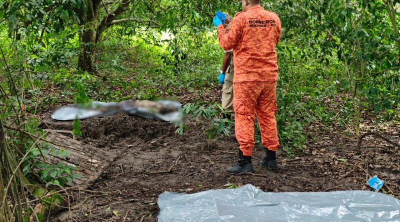 Dois corpos são encontrados em cemitério clandestino na Zona Oeste