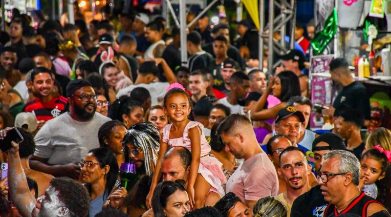 Resende dá início ao Carnaval 2026 com programação diversificada, segurança reforçada e clima familiar neste sábado (14)