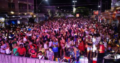 Sábado de Carnaval reúne grande público e movimenta São Pedro da Aldeia