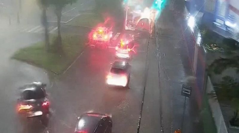 Forte chuva causa alagamentos na Ilha do Governador e em outros pontos do Rio