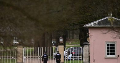 Polícia britânica realiza novas buscas em endereços ligados ao ex-príncipe Andrew