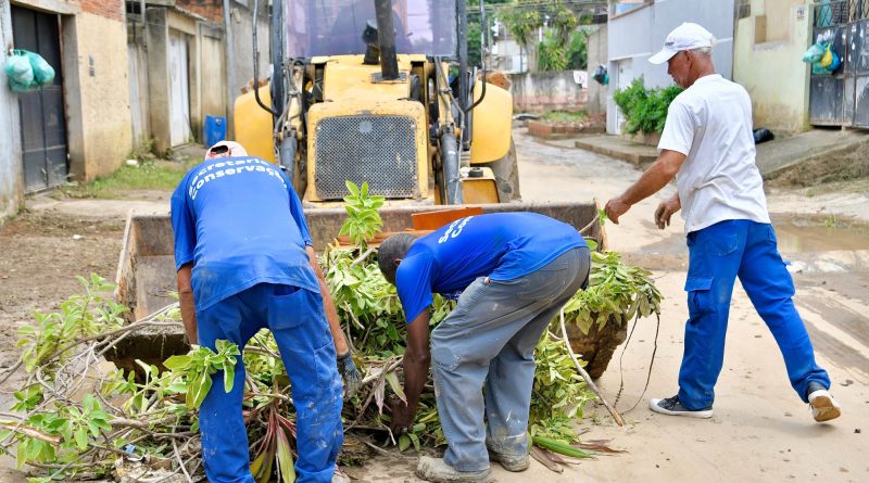 Prefeitura de Belford Roxo realiza mais um dia do mutirão&nbsp;de limpeza após as fortes chuvas do final de semana