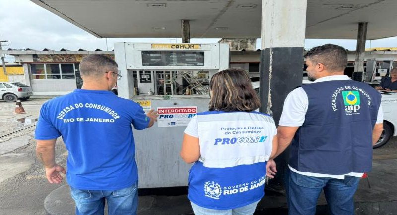 Fraude high-tech: posto de combustível é interditado em Duque de Caxias após identificação de dispositivo que alterava bomba