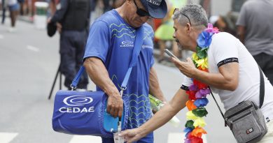 Governo do Estado oferece pontos de hidratação para foliões durante o Carnaval