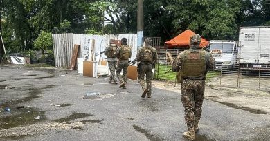 PM prende oito narcotraficantes e apreende dois fuzis em Vargem Grande