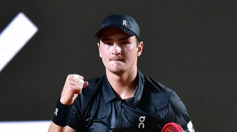 Joao Fonseca supera Thiago Monteiro e vai às oitavas de final do Rio Open