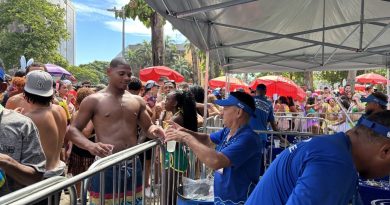 Em dia de altas temperaturas, Cedae atua com pontos de hidratação em blocos da capital e na Intendente Magalhães