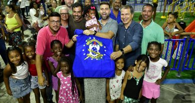 Prefeito de Campos Wladimir Garotinho inaugura praça no Tapera III