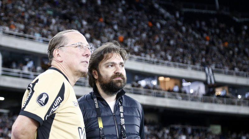 Associativo prepara ação judicial contra SAF do Botafogo e cobra transparência