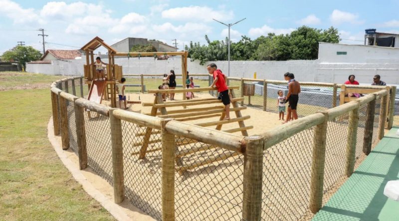 Bairro Caxias ganha novo espaço de convivência com quadra, anfiteatro e área de lazer em Quissamã