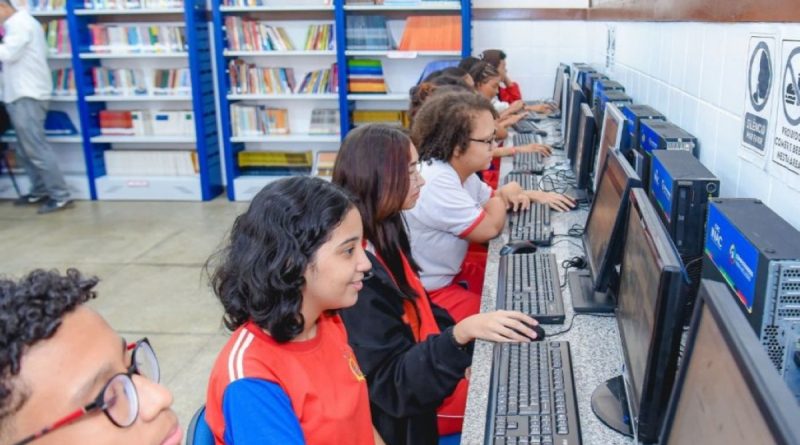Rio alcança marca de 99% das escolas públicas de ensino básico com acesso à internet