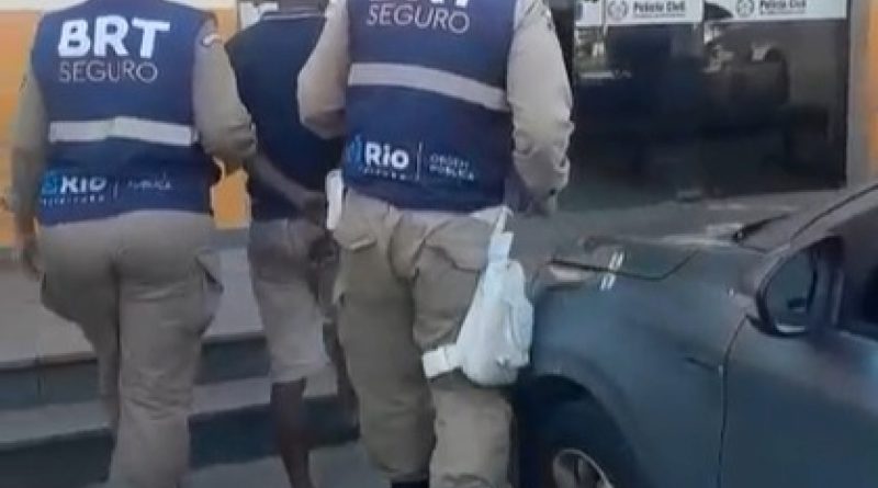 Homem é preso por furto de cabos em estação de BRT, na Penha