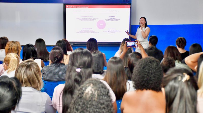 Belford Roxo capacita profissionais de saúde para implantação do contraceptivo Implanon