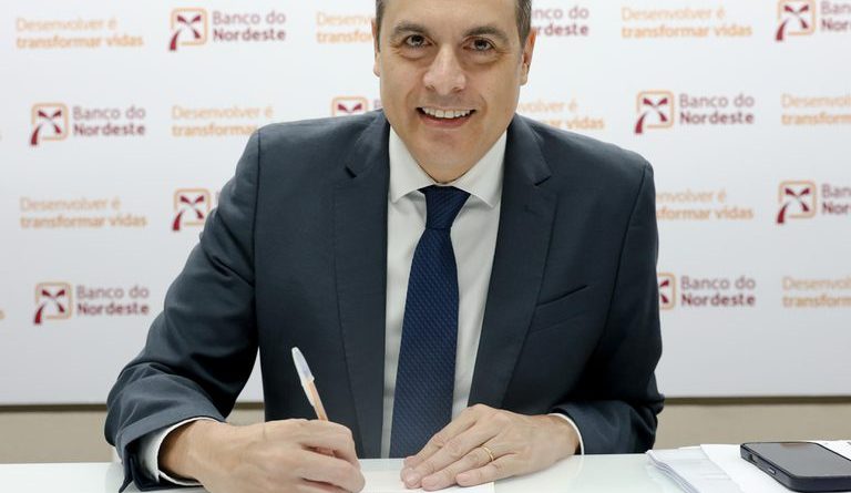 Paulo Câmara toma posse na presidência do BNB com foco na ampliação do apoio aos pequenos negócios