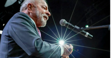 Melhorar a vida da classe trabalhadora é condição para desenvolver o Brasil, argumenta Lula