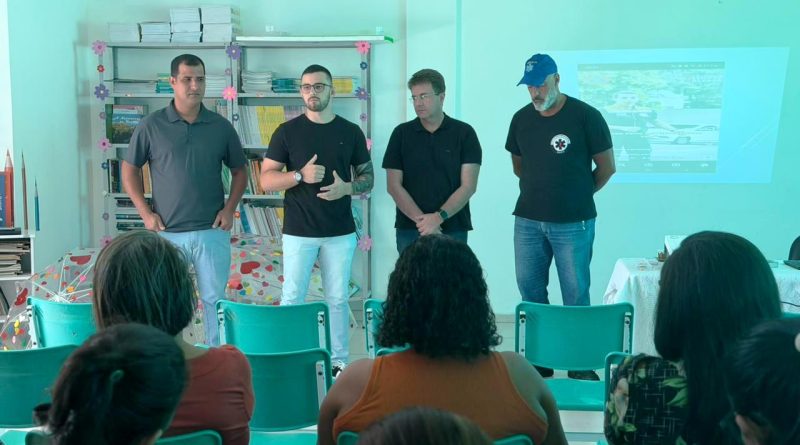 Profissionais da educação de Carapebus recebem treinamento para agir em emergências nas escolas