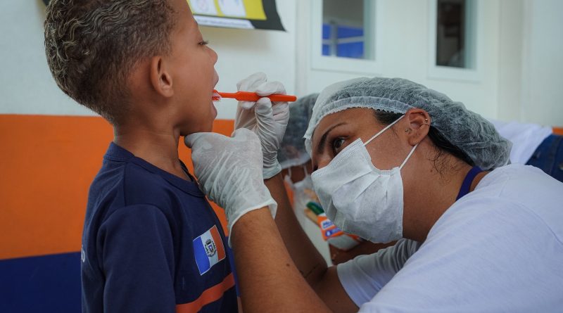 Mutirão Nacional de Saúde Bucal promove prevenção e cuidados em escola de Itaboraí