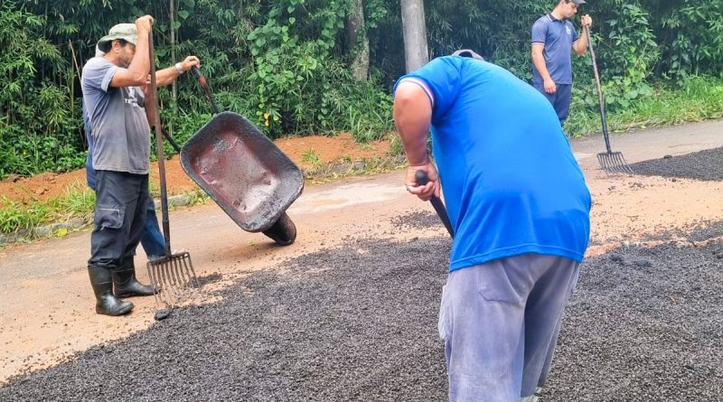 Prefeitura de Teresópolis faz operação tapa-buracos e reparos de iluminação pública pelos bairros