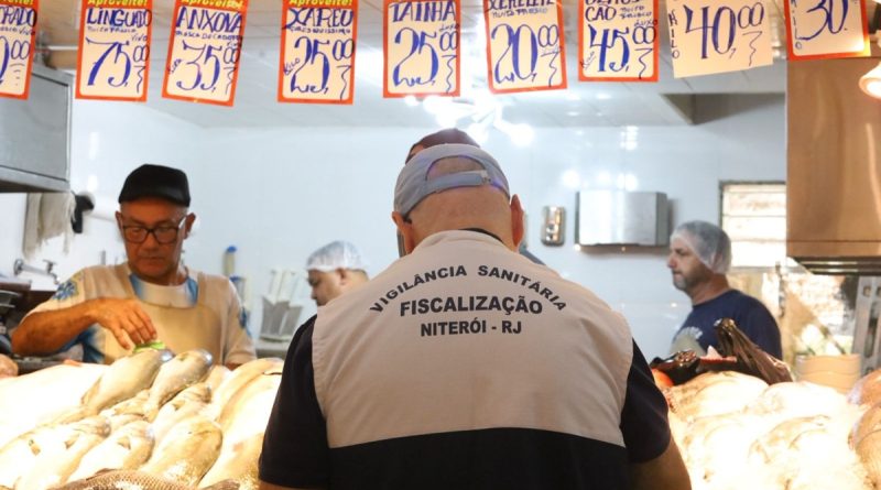 Vigilância Sanitária de Niterói realiza fiscalização no Mercado São Pedro