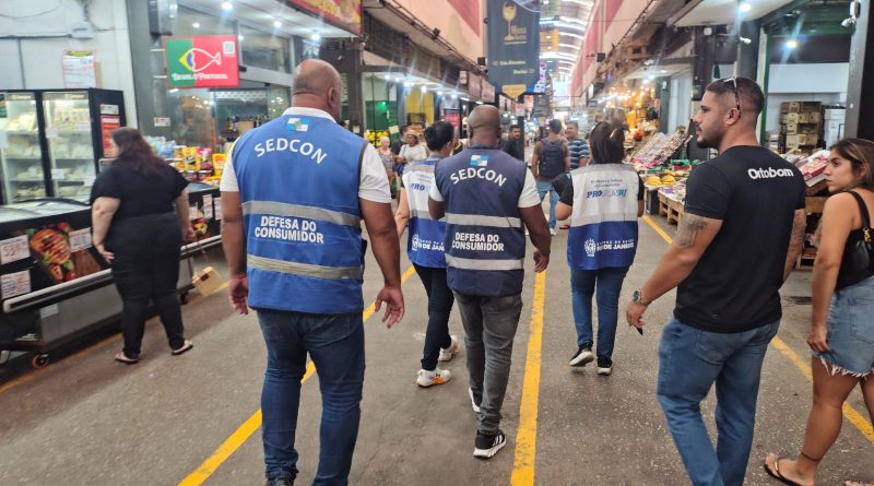 Semana Santa: fiscalização encontra alimentos com larvas e mosquitos na CADEG
