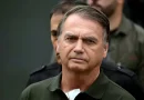 Bolsonaro recebe alta hospitalar e começa a cumprir prisão domiciliar