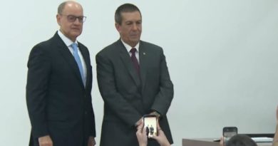 Governador em exercício empossa novo secretário de Polícia Civil