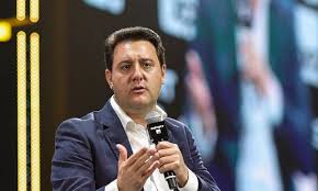 Ratinho Jr. desiste de disputar a Presidência