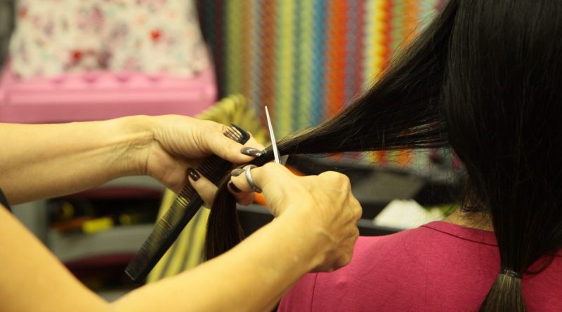 Fios de solidariedade: campanha ‘Entre Nós’ transforma cabelos doados em autoestima para mulheres