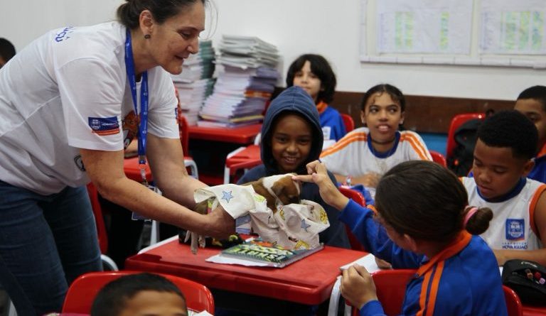 Nova Iguaçu leva proteção animal para dentro da sala de aula