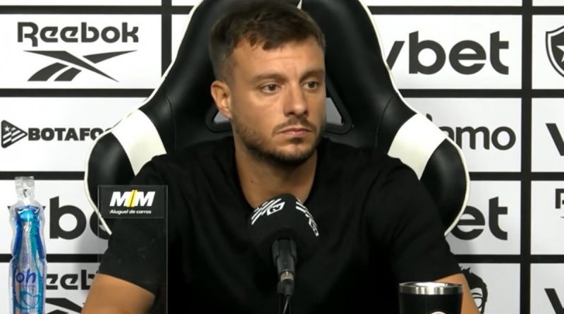 Anselmi desabafa após protestos da torcida: ‘Quando a equipe perde, o treinador é burro’