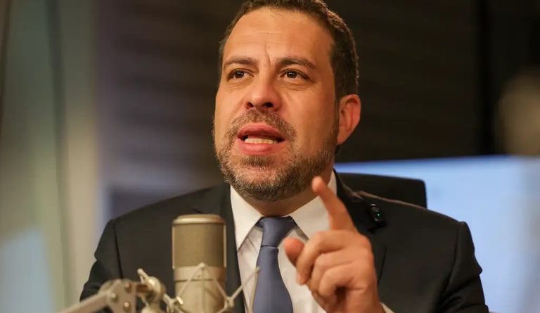 ‘Defender fim da escala 6×1 é uma defesa real da família brasileira. Não é do gogó’, diz Boulos