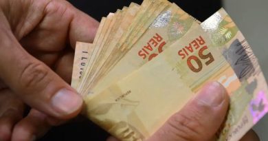 Aposentados e pensionistas terão o 13° salário antecipado para abril e maio