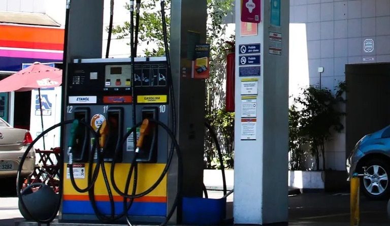 Preços dos combustíveis: Governo do Brasil institui plantão para apoiar ações de Procons de todo país