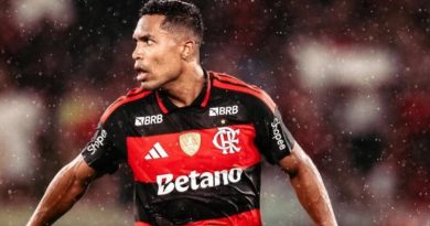 Flamengo pode ter retorno de Alex Sandro na estreia da Libertadores