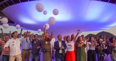 Prefeito Rodrigo Neves participa de homenagem a Tânia Rodrigues no MAC