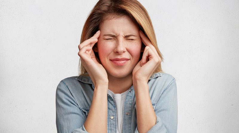 Dor de cabeça repetitiva pode esconder problemas oftalmológicos