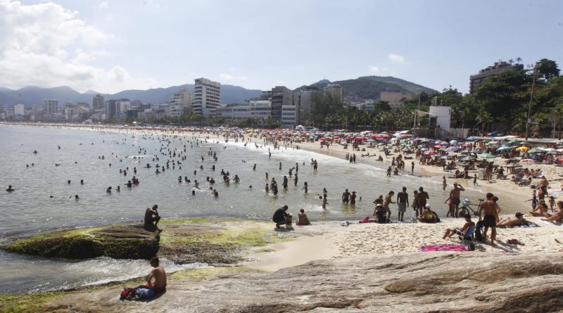 Domingo ensolarado lota praias do Rio; veja a previsão do tempo para a semana