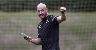 Botafogo encaminha contratação de Franclim Carvalho, ex-auxiliar de Artur Jorge